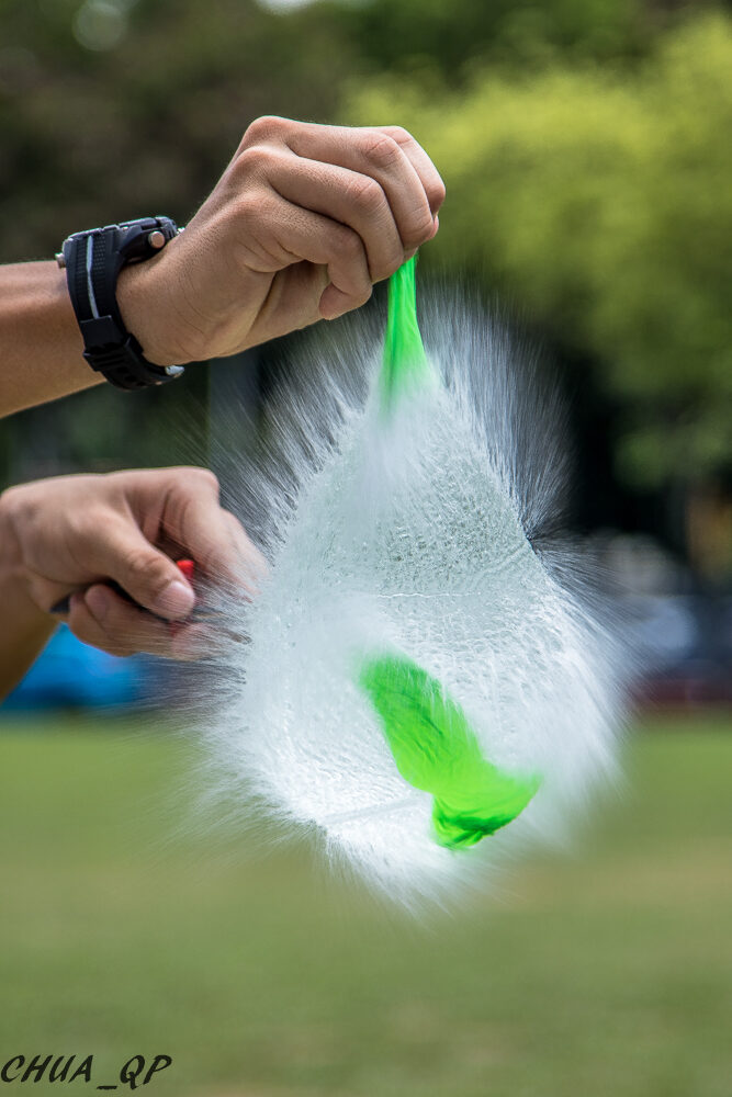 High-speed powder photograph