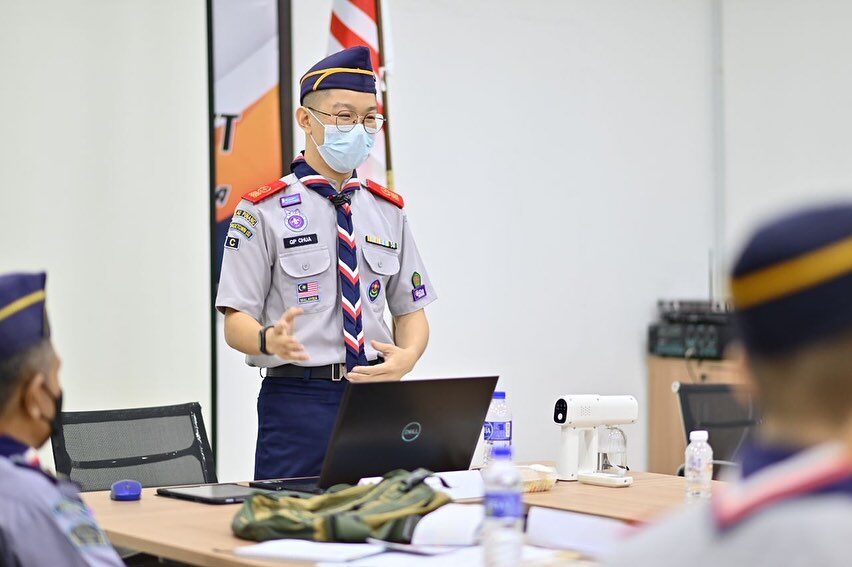 Chua Qin Peng facilitating a Scout session